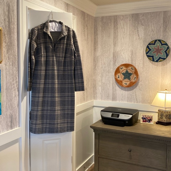 Knit/ stretchy fitted dress by J. McLaughlin size Large - Picture 1 of 6